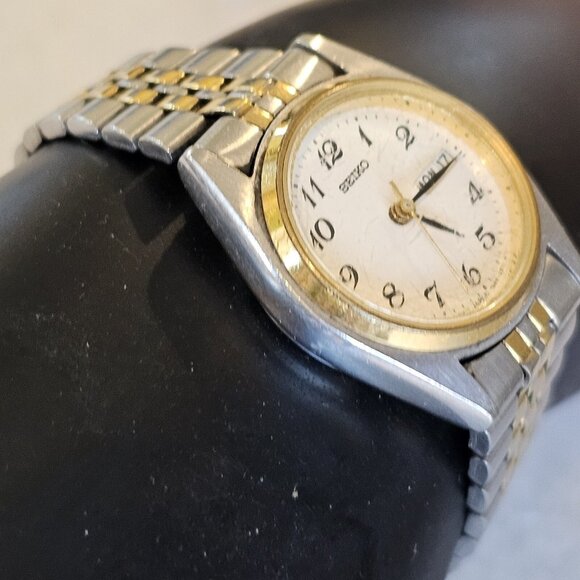 Vintage Seiko Womens Two Tone Silver Gold Day Date Wristwatch- Needs Battery - Picture 5 of 15